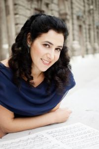 Milana Chernyavska (piano)